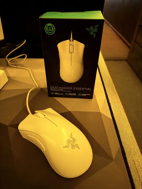 Игровая мышка Razer Deathadder Essential (20 шт белых и 20 шт черный)