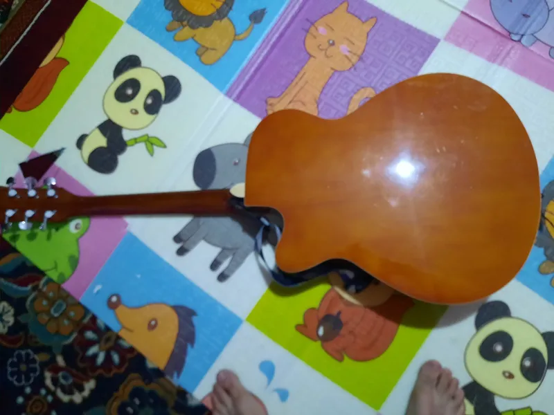 Akustik gitara yaxshi holatda — фото 3