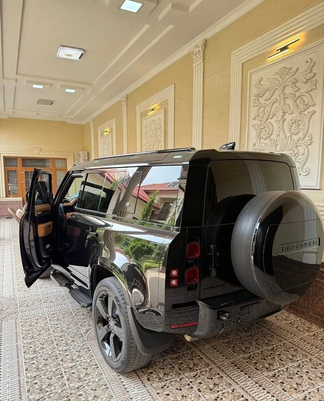 Land rover defender 2024 4