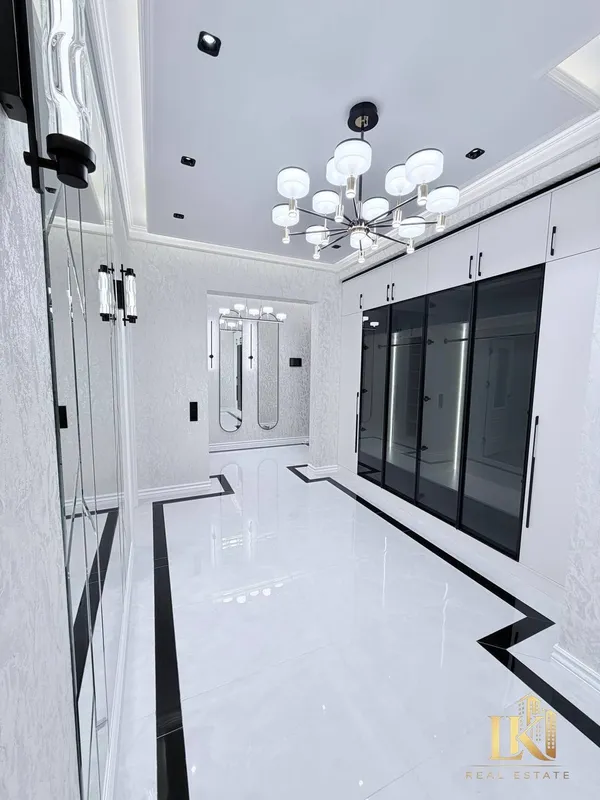 Продаётся 4-комнатная квартира в ЖК Charx Novza 6
