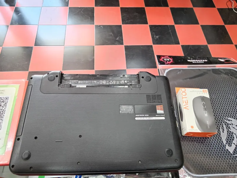 Dell insperon 3520 i3-2370 3 Dell insperon 3520 i3-2370 3