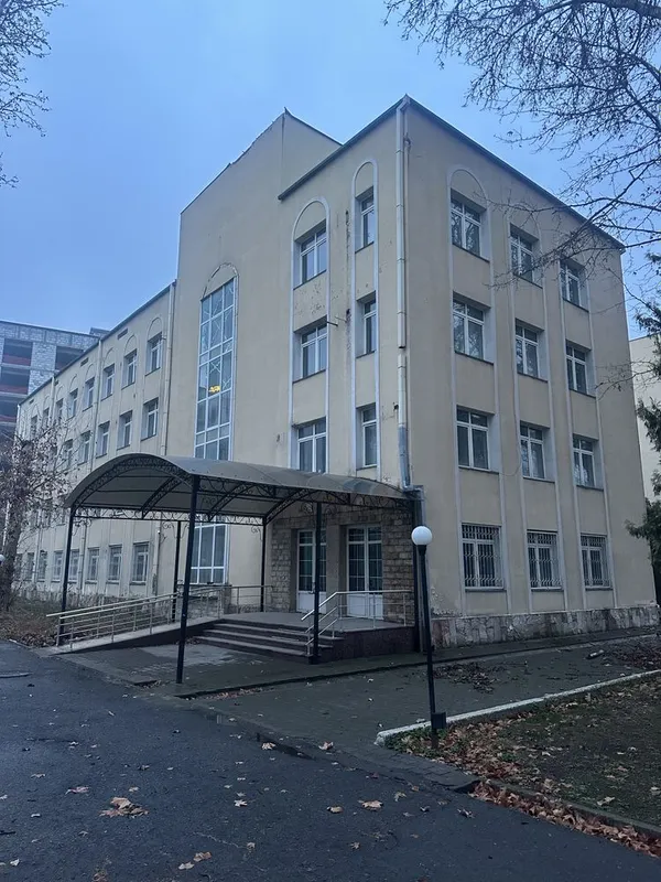 Сдается Коммерческое Помещение на Яккасарайсом районе — фото 1