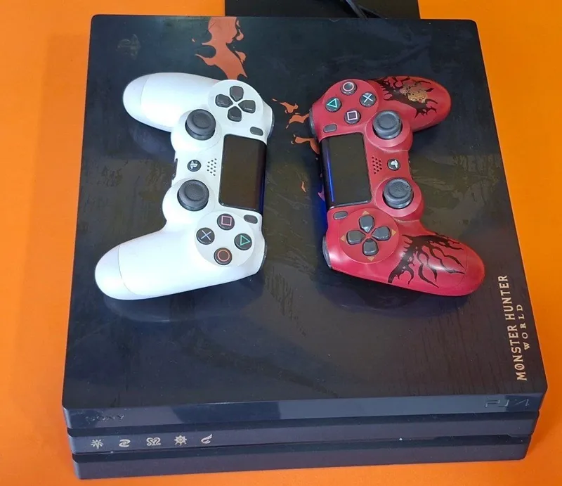 Игровая приставка PlayStation 4 Pro Limited Edition Monster Hunter 1 Игровая приставка PlayStation 4 Pro Limited Edition Monster Hunter 1