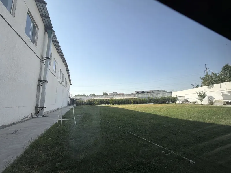 Sergeli sugdiyonada baza sotiladi 40 sotix binolari bor Sergeli sugdiyonada baza sotiladi 40 sotix binolari bor