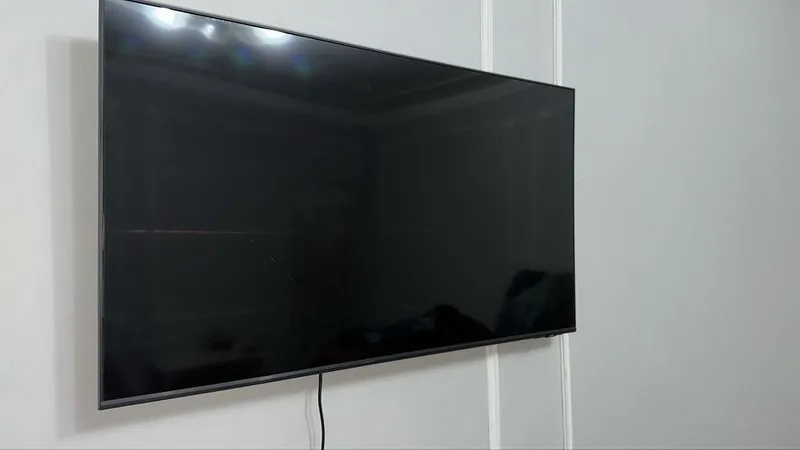 Primer televizor sotiladi.