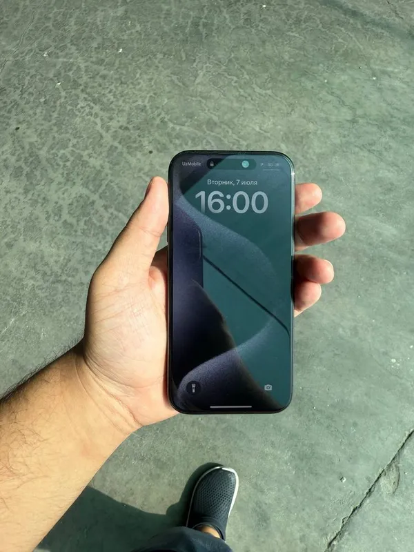 iPhone 15 pro blue 6