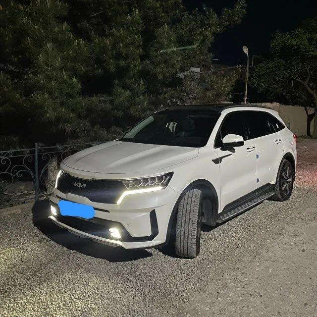 Kia Sarento 2023 yil. Aprel salondan olingan Kia Sarento 2023 yil. Aprel salondan olingan
