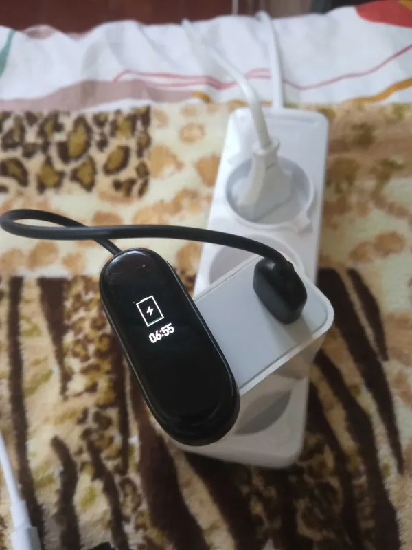 Часы Ми 4 продам 1