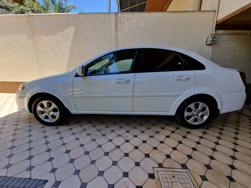 Chevrolet Gentra AT 3