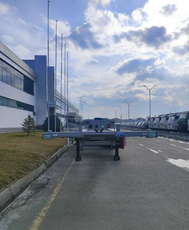 Полуприцеп контейнеровоз низкорамный модель HIGH CUBE 3 осный — фото 1