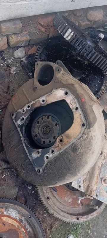 Yumizi traktor zapchaslari.