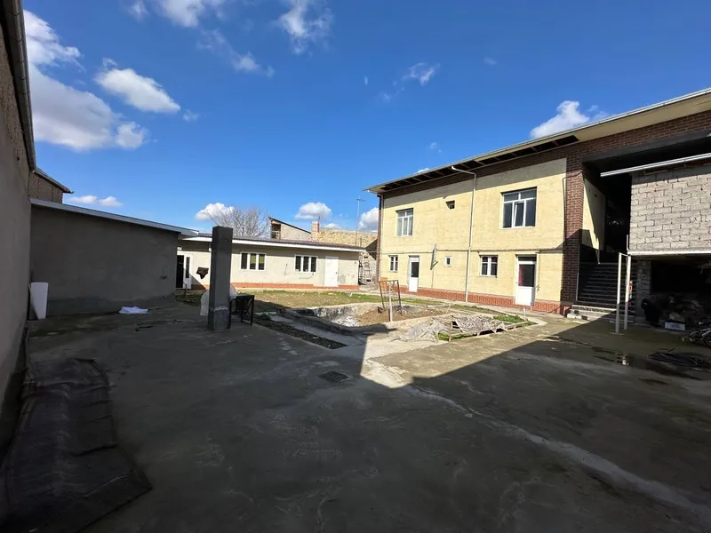 Kotta qani hovli sotiladi 7 sotix