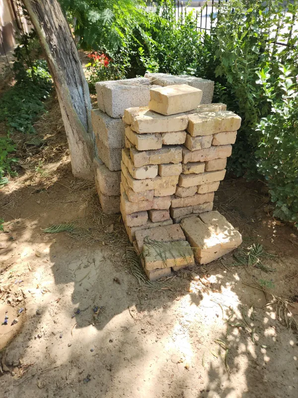 Shlokoblok va G'isht sotiladi, 40 tadan oshu bor..