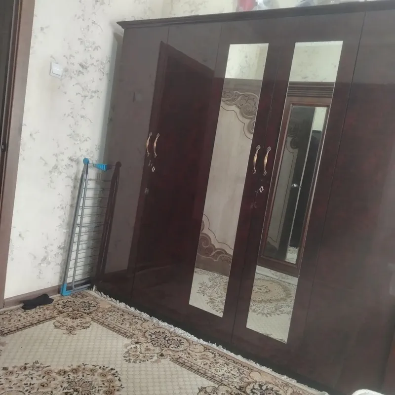 Продается спальний кровать, тумбочка, трюмо, шкаф сотилади 3 Продается спальний кровать, тумбочка, трюмо, шкаф сотилади 3