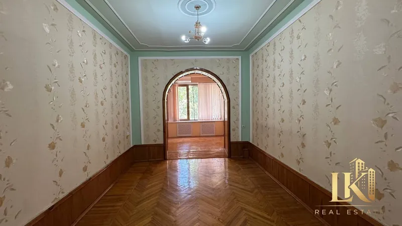 3-комнатная квартира, 110 м², 5/5, без ремонта, кирпичный дом, лифт, 2 санузла — метро Космонавтов — фото 3