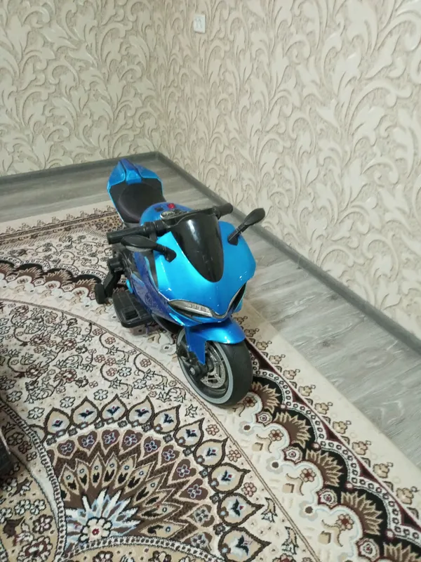 Arzon narxda bolalar mashinasi va mototsiklini sotaman 3