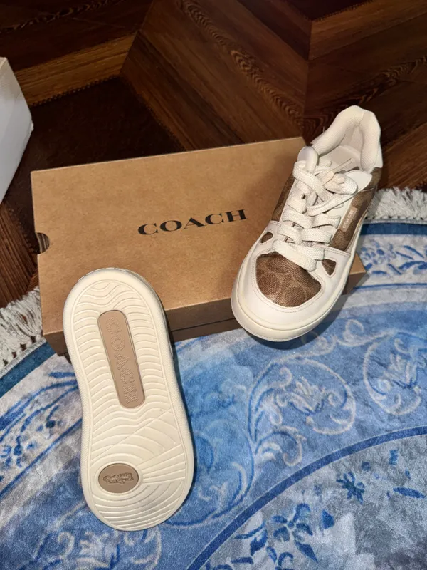 Кроссовки бренда COACH — фото 7