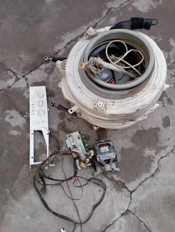 Indesit plata motor bak — фото 1