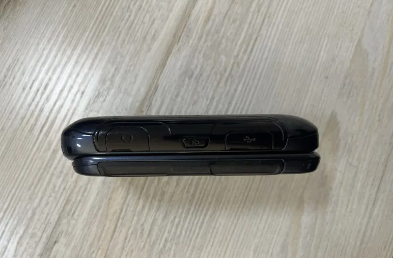 Подержанный телефон Samsung Canvoy 4, работающий в сетях CDMA и GSM 2
