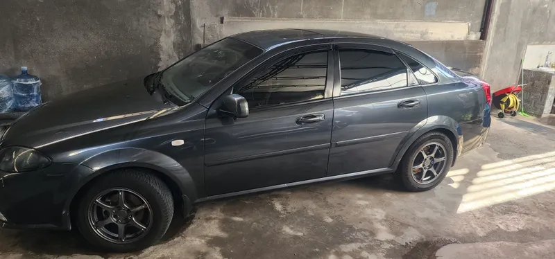 Продаётся джентра. 2019 года. Пробег 97000. Цвет мокрый асфальт. 3