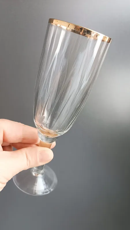 Продам изящные фужеры 1