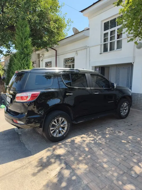 Chevrolet Trailblazer qora rang 2 Chevrolet Trailblazer qora rang 2