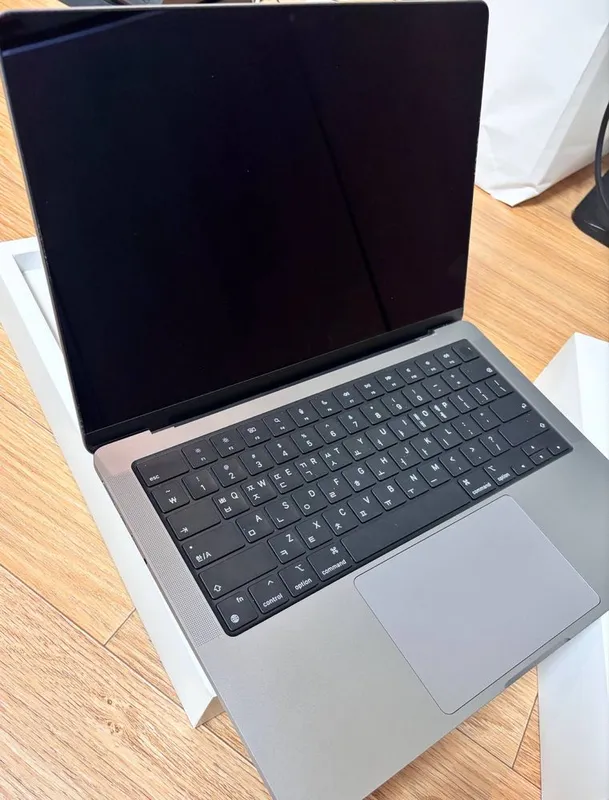 Apple MacBook Pro 14” M2 Pro 2