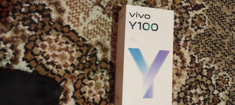 Продам телефон vivo Y100