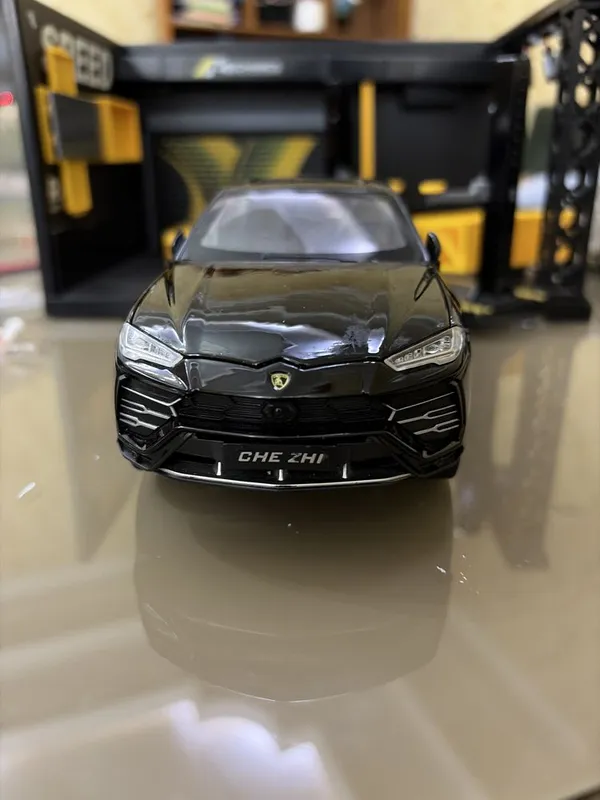 1:24 olchamdagi sifatli model mashinalar sotiladi