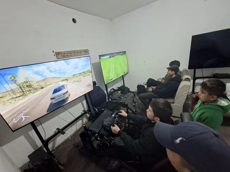 PlayStation 4+qoʻshimcha pultlari, avtosimulyator,pastavka, televizor — фото 2