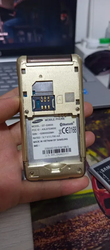 Samsung buklanadigan (Flip) telefon 7 Samsung buklanadigan (Flip) telefon 7