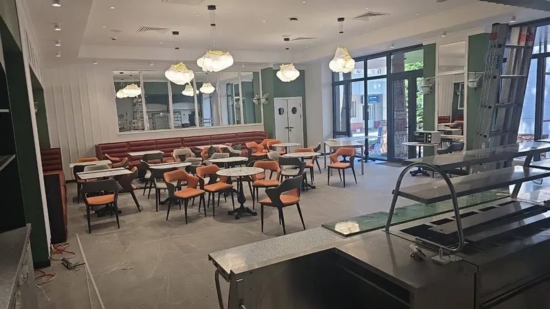 Сдается коммерческое помещение под кафе с оборудованной кухней