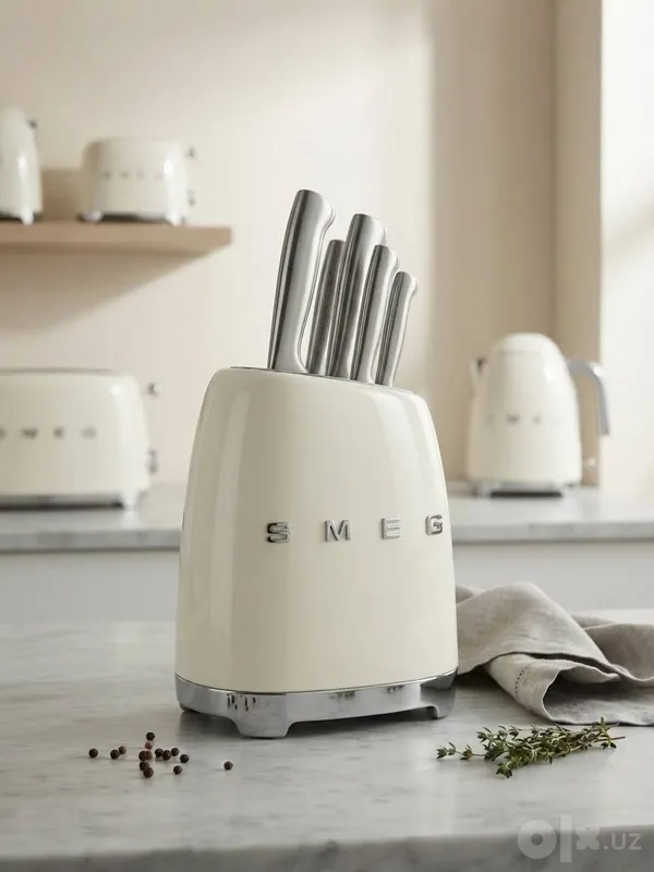 Набор кухонных ножей Smeg 1 Набор кухонных ножей Smeg 1
