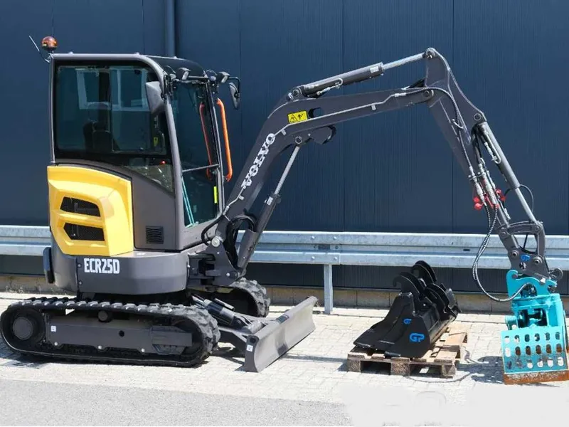 Гусеничные мини экскаватор Volvo ECR 25 D 3 Гусеничные мини экскаватор Volvo ECR 25 D 3