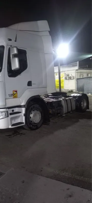 Тягач Renault Premium DXi460 2