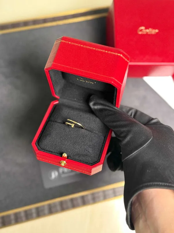 Кольцо Cartier Juste Un clou Small model
