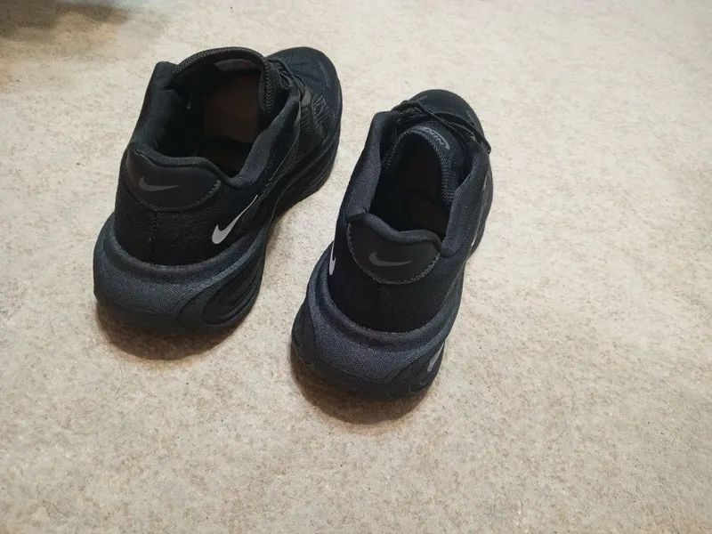 Новые легкие Nike, 43 размер 5 Новые легкие Nike, 43 размер 5