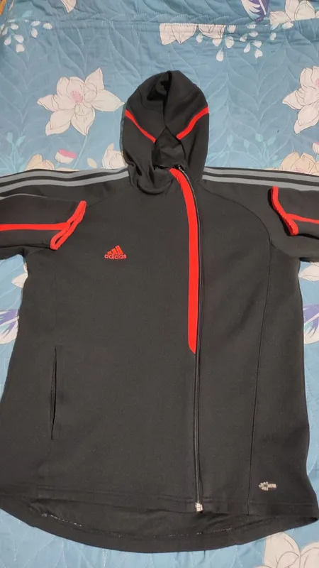 ADIDAS sport kurtkasi sotiladi. 1 ADIDAS sport kurtkasi sotiladi. 1