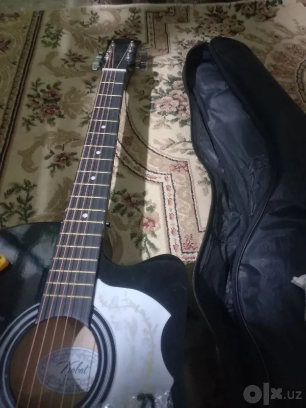 Akustik gitara sotiladi 900.000 4 Akustik gitara sotiladi 900.000 4