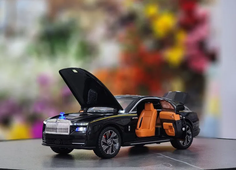 Rolls Royce 1:24 подарок 4 Rolls Royce 1:24 подарок 4