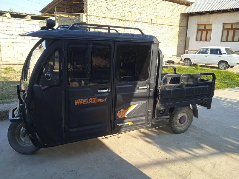 Skuter sotiladi narxini kelishamiz 5 Skuter sotiladi narxini kelishamiz 5