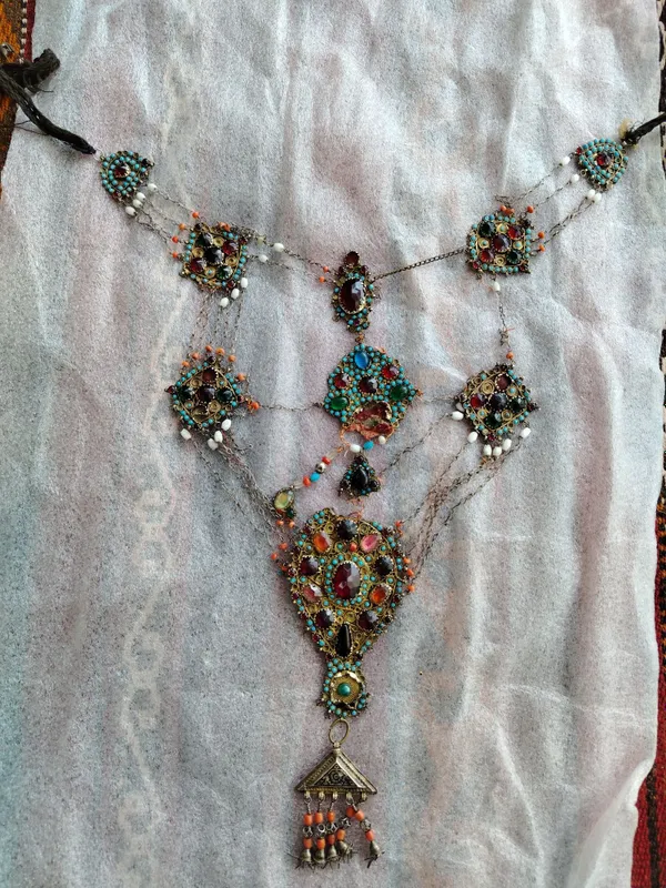 1947- yillardagi Zebigardon tilla aralashgan qadiymiz toshlari bilan 1 1947- yillardagi Zebigardon tilla aralashgan qadiymiz toshlari bilan 1