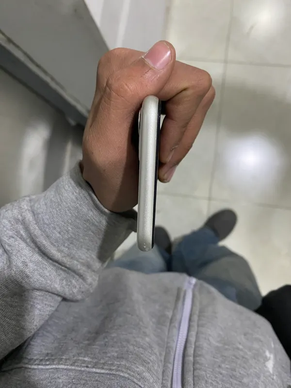 Продаётся iPhone 11 64 ГБ 4 Продаётся iPhone 11 64 ГБ 4
