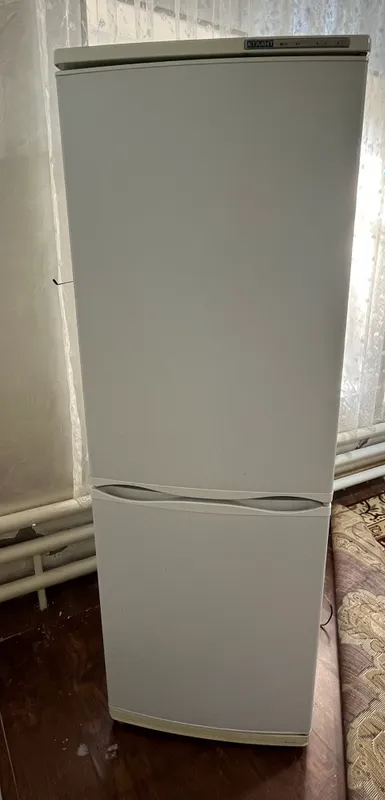 Продаётся холодильник, высота 1,80 м, белого цвета 3