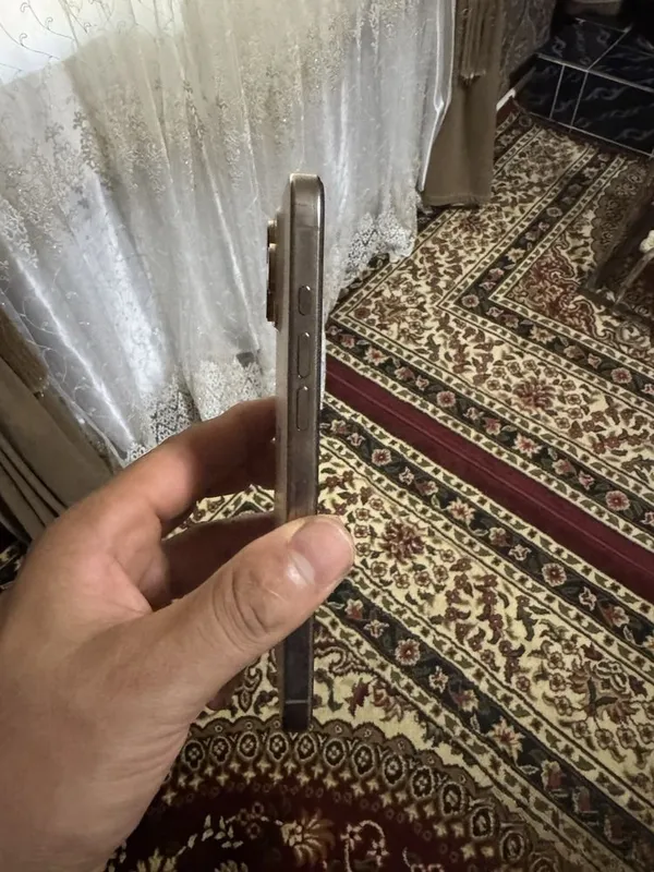 iPhone 16 pro max gold titanun 2 iPhone 16 pro max gold titanun 2