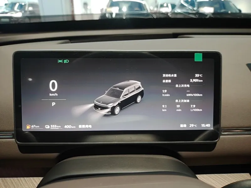 Leapmotor D19, 500km gibrid 7 oʻrindiqli 8 Leapmotor D19, 500km gibrid 7 oʻrindiqli 8