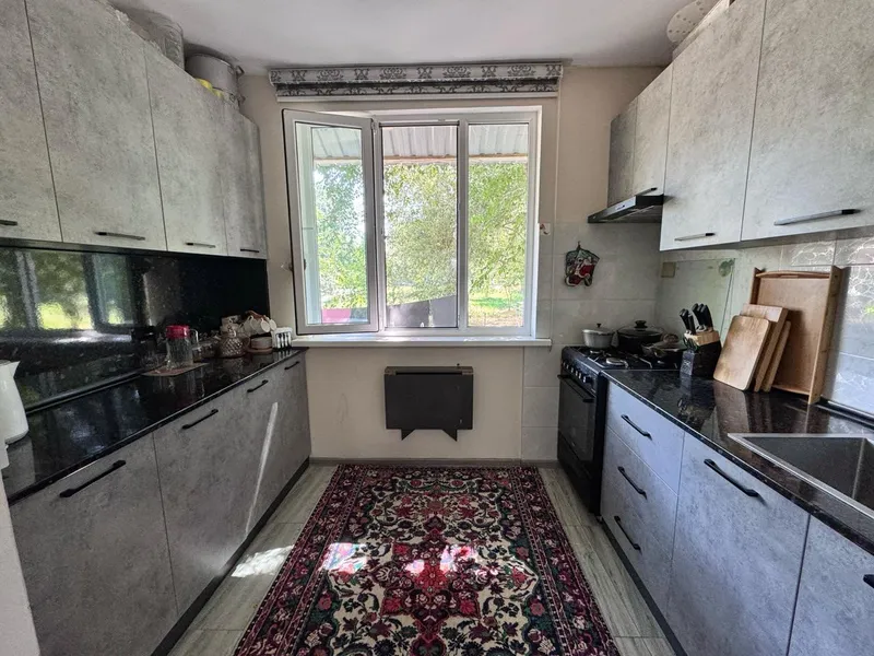 Срочно продается квартира, своя, г.Гулистан — фото 1