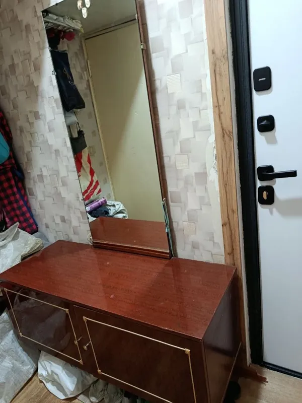 Срочно Продам трюмо б/у