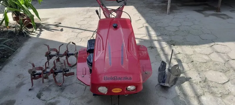 Mini traktor sotuvda