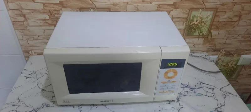 Продаётся микровольновка Samsung. — фото 1
